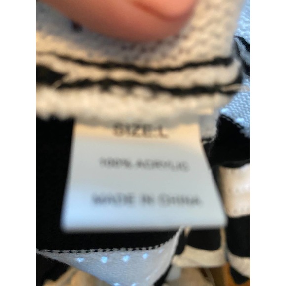 Vintage Black and White Stiped Chevron Pattern V-Neck Sweater Size Large - Picture 3 of 3